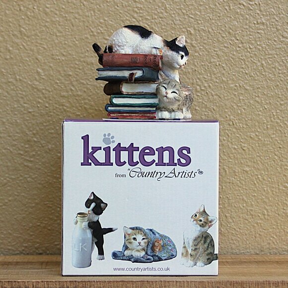 Kittens Playing on Books Retired Resin Figurine by Country Artists w/ Box #01449 - Picture 1 of 11
